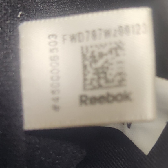 Reebok Sports Bra with rear mesh media pocket and removable padding- size Large - Picture 6 of 9